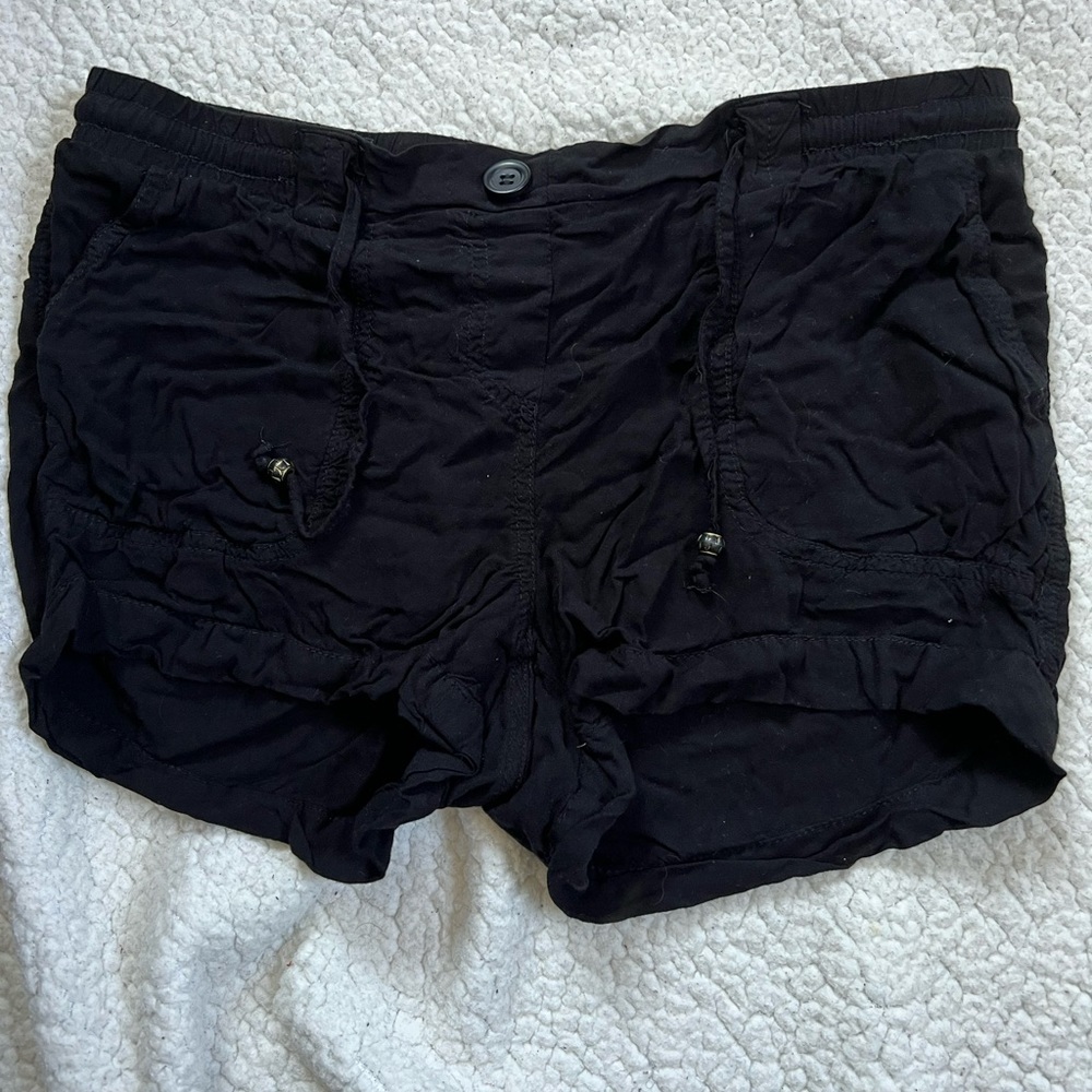 black flowy shorts